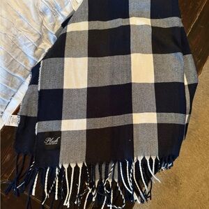 Plaid Plush Blanket Scarf new with out tags